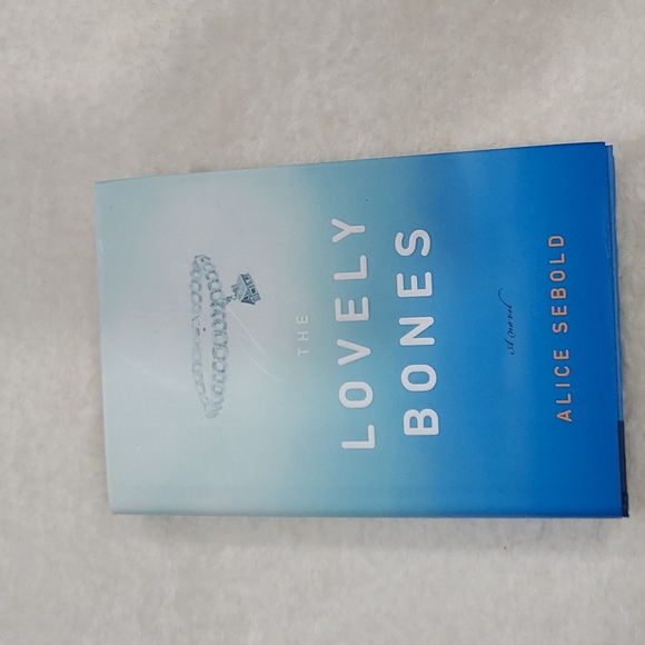 📚 The Lovely Bones 📚 - Picture 1 of 5